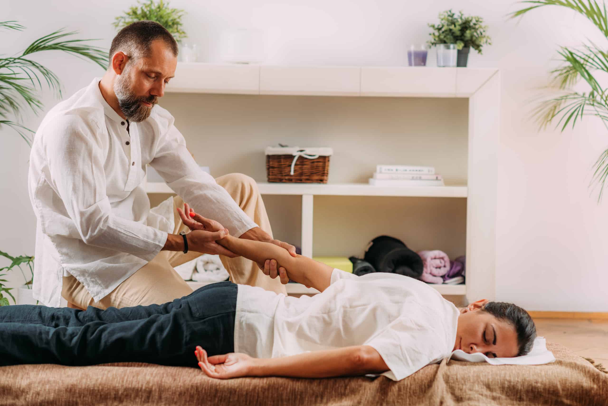 The Art of Massage for Reducing Back Pain and Stress
