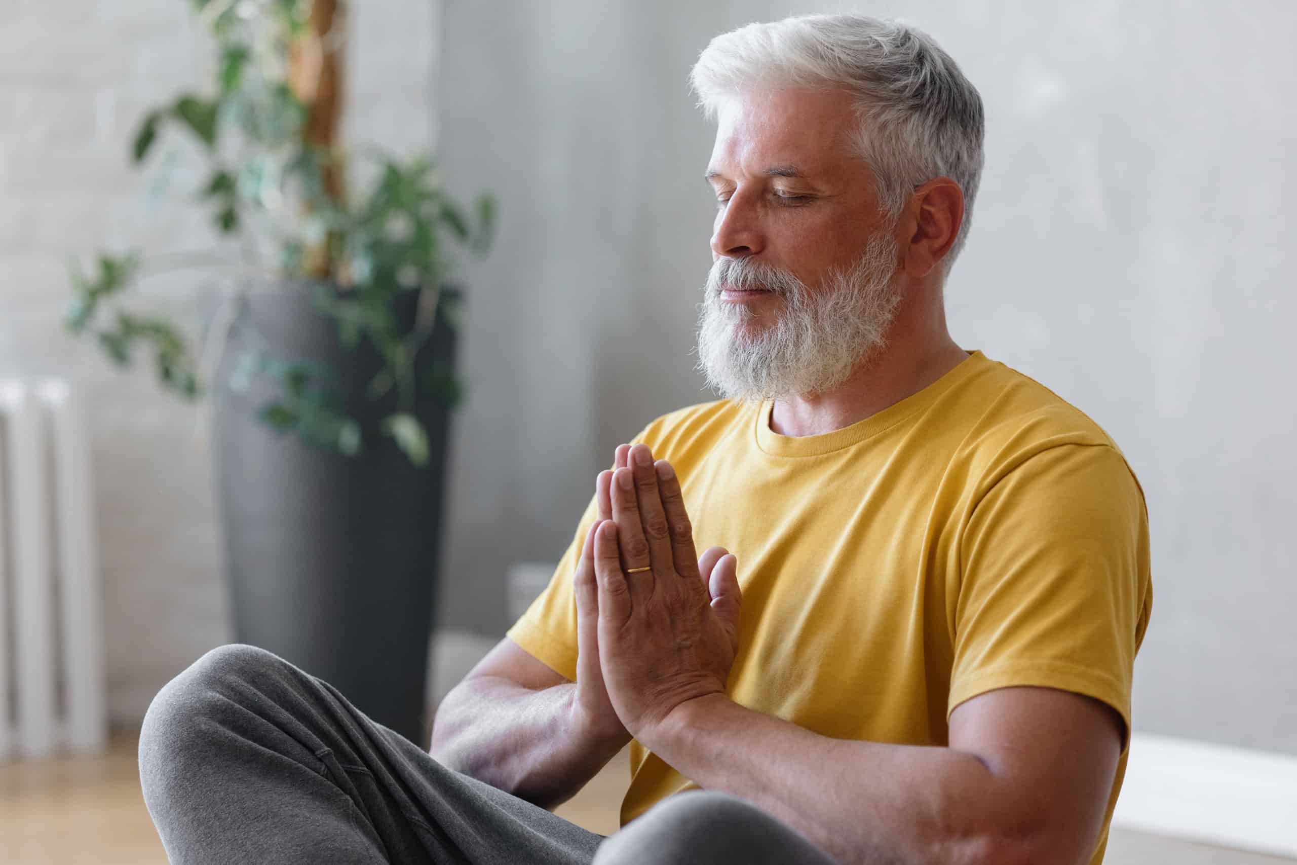 The Role of Meditation and Relaxation in Heat and Cold Therapy