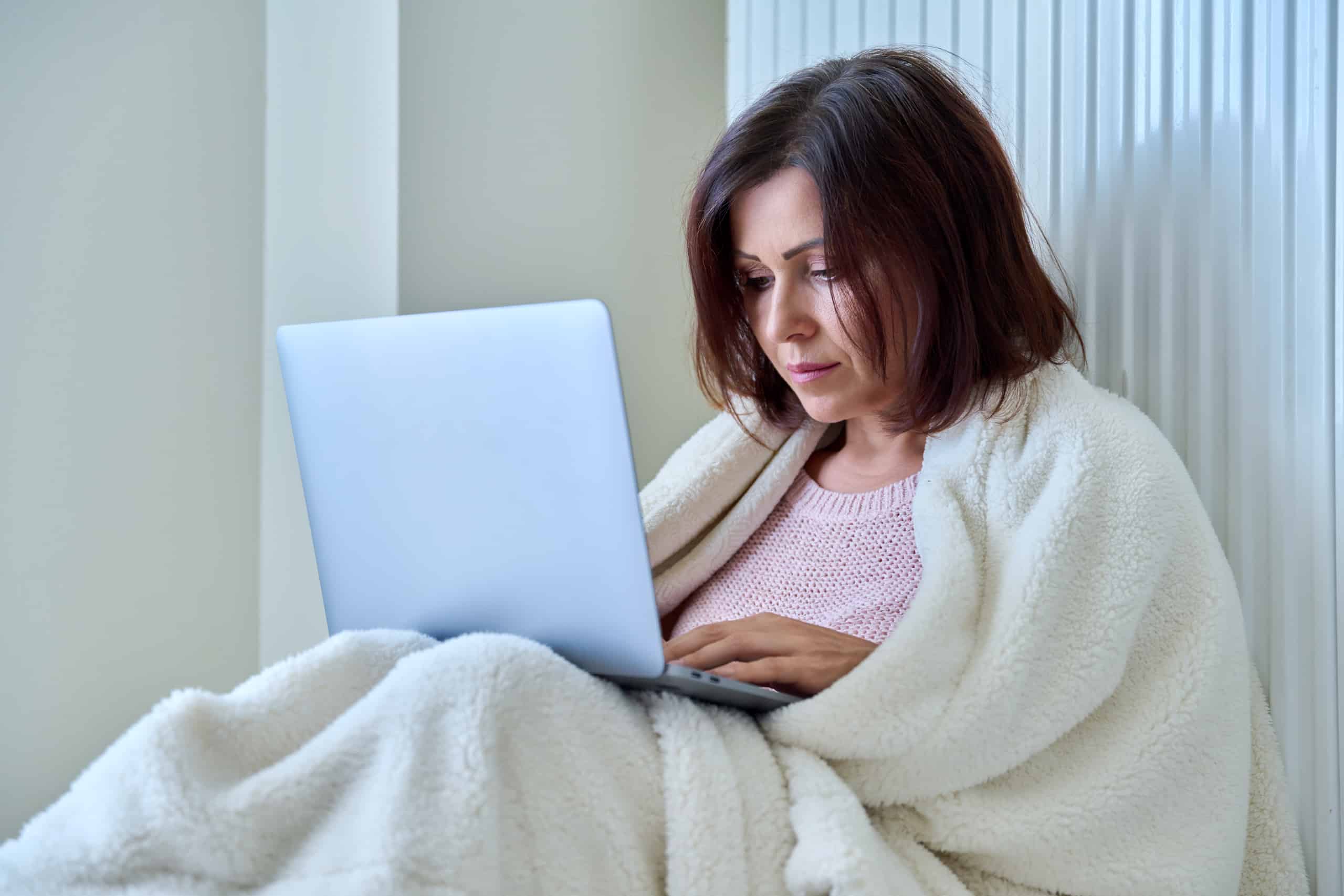 The Benefits of Heated Blankets for Back Pain Sufferers