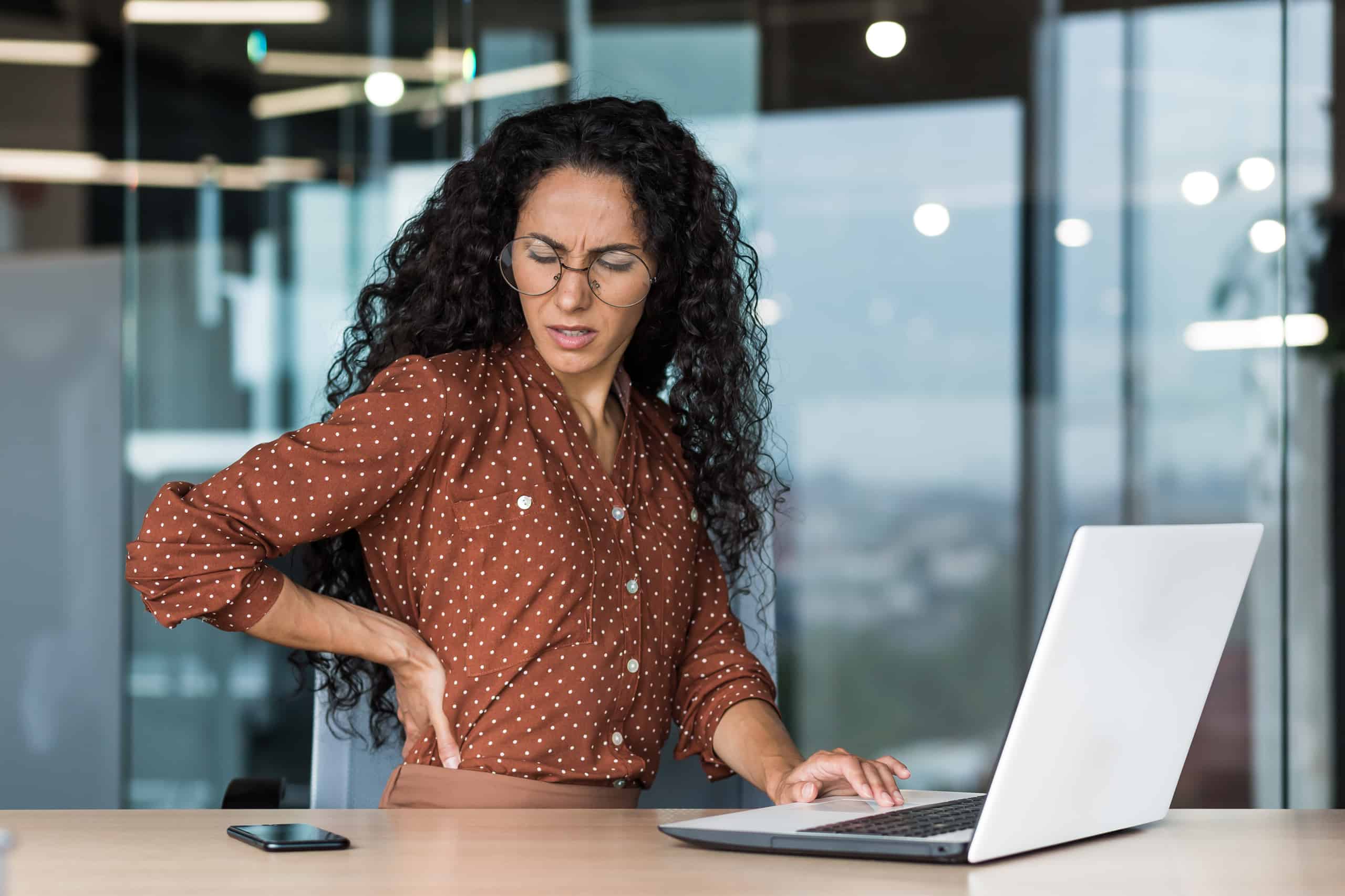 The Connection Between Desk Ergonomics and Lower Back Pain