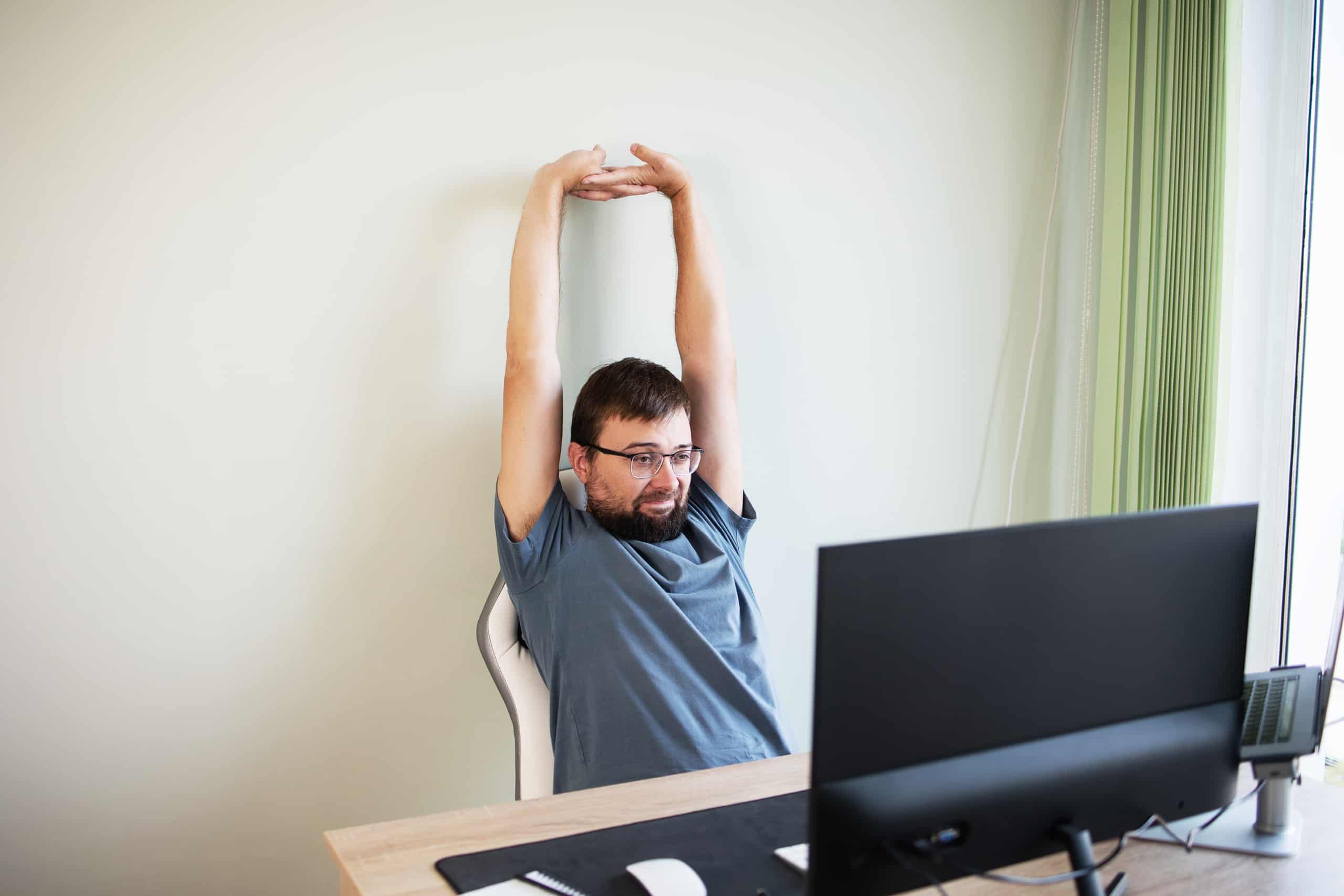 Stand Up for Your Back: Benefits of a Standing Desk